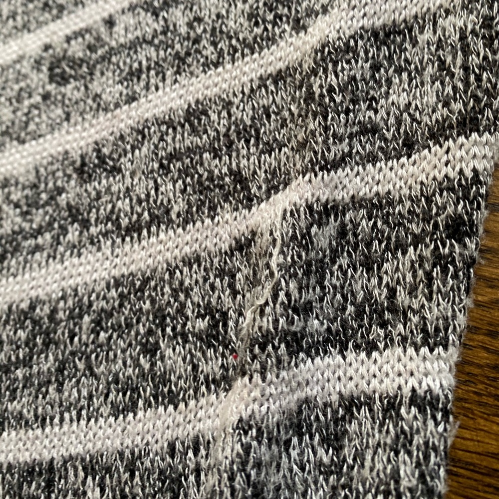 One shoulder asymmetrical sweater - Picture 2 of 4